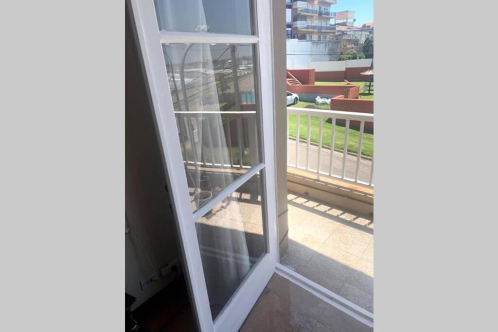 Apartamento Mar del Plata frente al mar Biblioteca Exterior foto