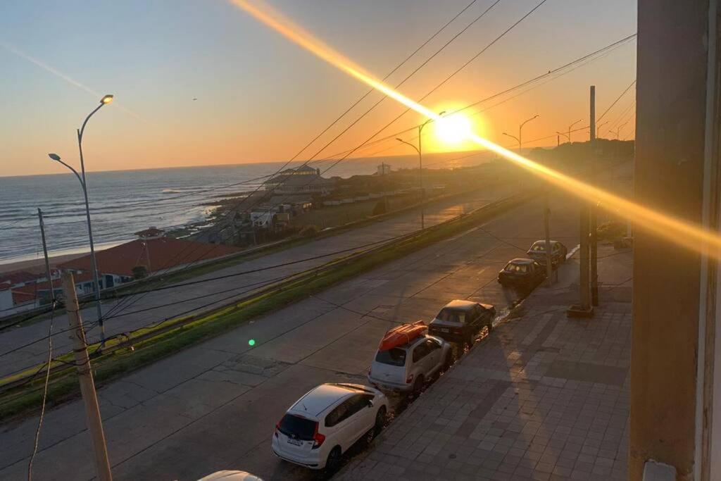 Apartamento Mar del Plata frente al mar Biblioteca Exterior foto